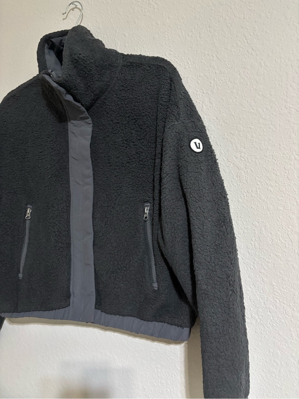 Vuori Women’s Cozy Sherpa Jacket in Graphite - Picture 3 of 9